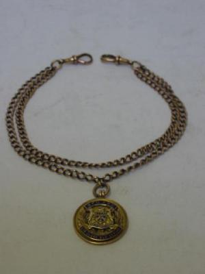 Appraisal: A SMALL CT GOLD CHAIN of double curb link hanging