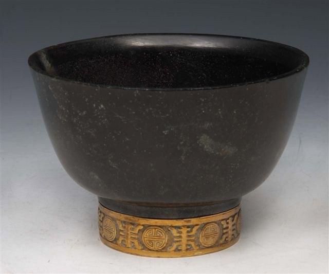 Appraisal: A CHINESE HARDSTONE CIRCULAR BOWL with single band to the