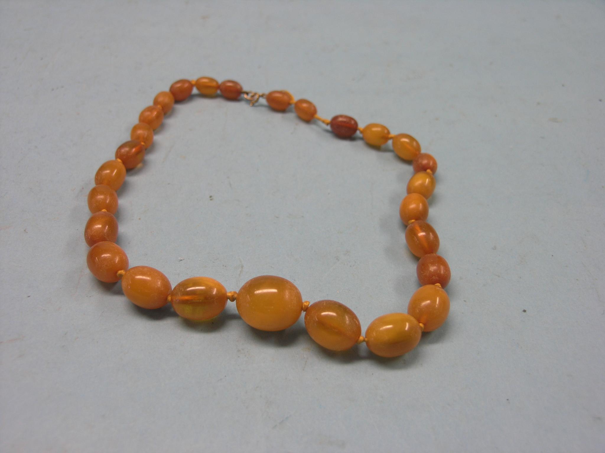 Appraisal: An amber bead necklace