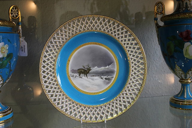 Appraisal: A MINTON PORCELAIN CABINET PLATE with basket weave border the