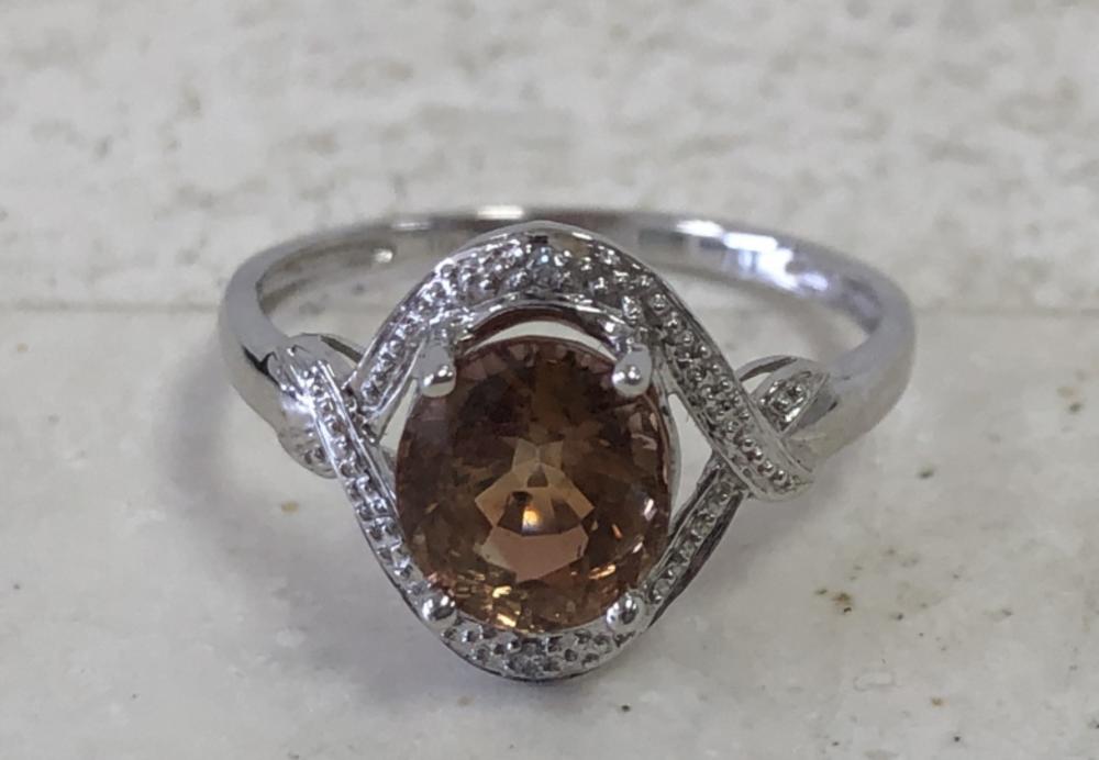 Appraisal: K GOLD DIAMOND CHAM TOPAZ RING SIZE Ladies size ring