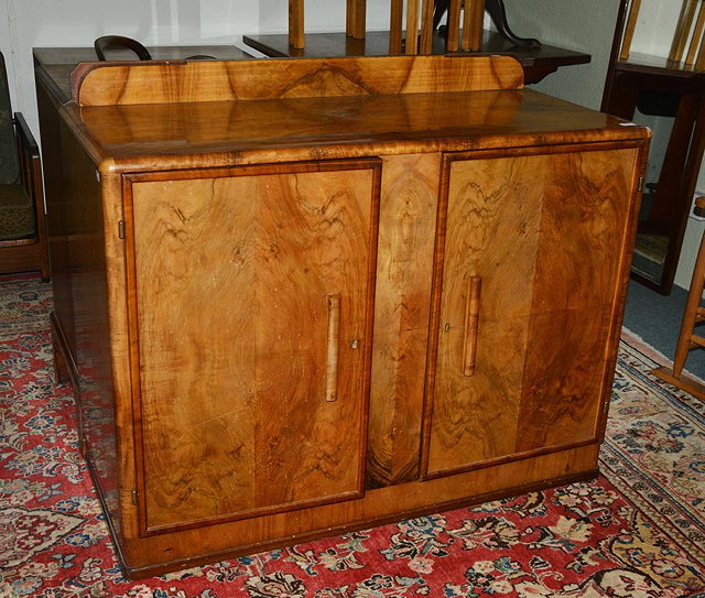 Appraisal: AN ART DECO WALNUT SIDEBOARD with panelled doors and crossbanded