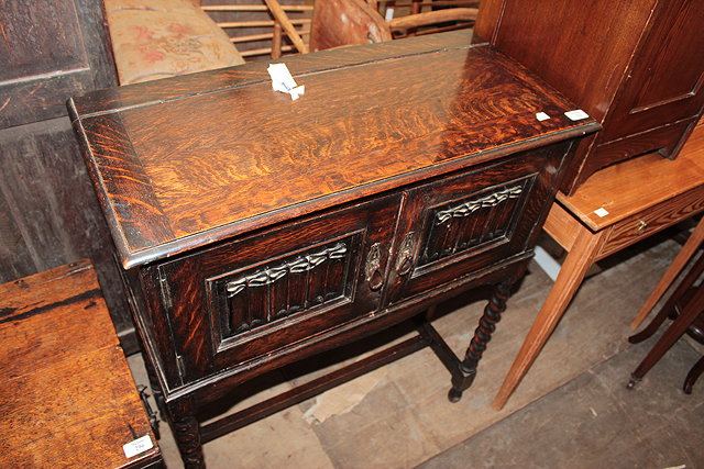 Appraisal: A MID TH CENTURY OAK SIDE CABINET on stand the