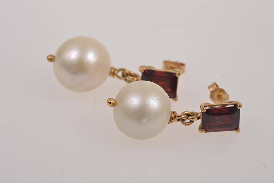 Appraisal: A PAIR OF FRESHWATER PEARL AND GARNET EARRINGS IN CT