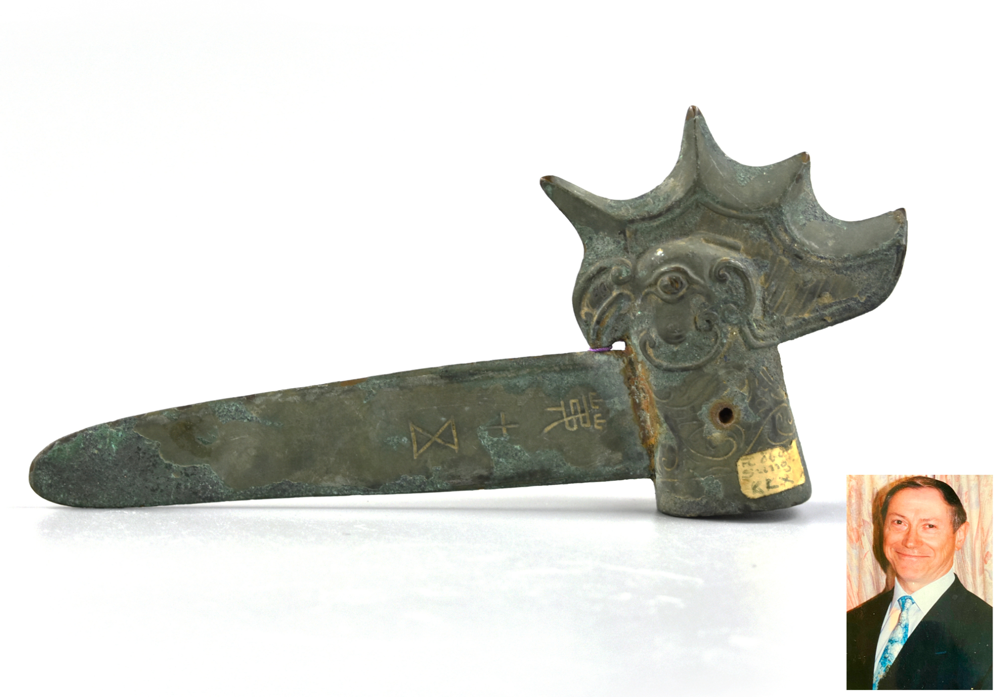 Appraisal: A Chinese bronze spear the blade is elongated Chicken head