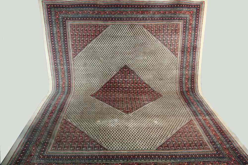 Appraisal: CARPET - ' x ' - Persian Sarouk carpet with