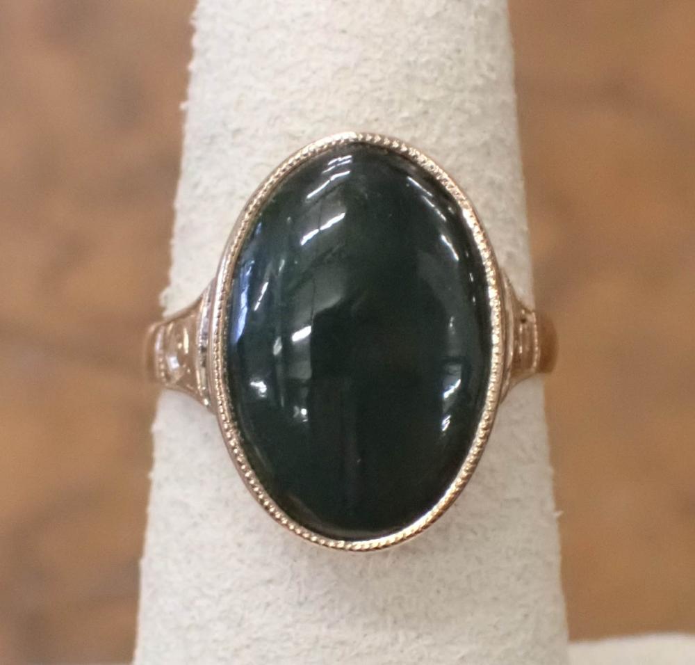 Appraisal: NEPHRITE JADE AND EIGHTEEN KARAT GOLD RING The yellow gold