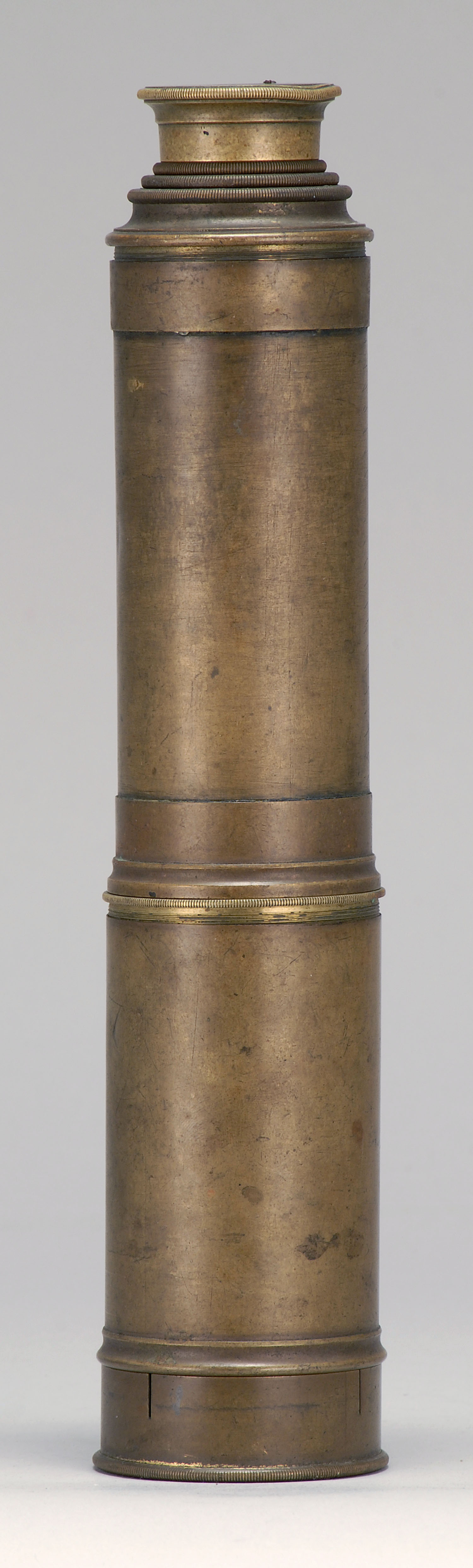 Appraisal: THREE-DRAW BRASS TELESCOPE th CenturyUnmarked Optics in working order Overall