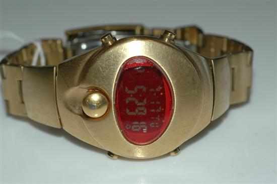 Appraisal: A RETRO PULSAR DIGITAL WRISTWATCH TO A GILDED STAINLESS STEEL