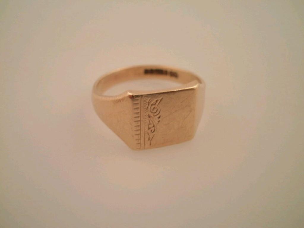 Appraisal: A gentleman's ct gold signet ring g