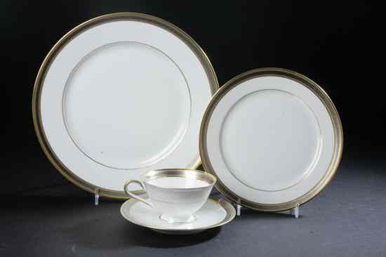 Appraisal: -PIECE HEINRICH CO PORCELAIN DINNER SERVICE Including twelve dinner plates