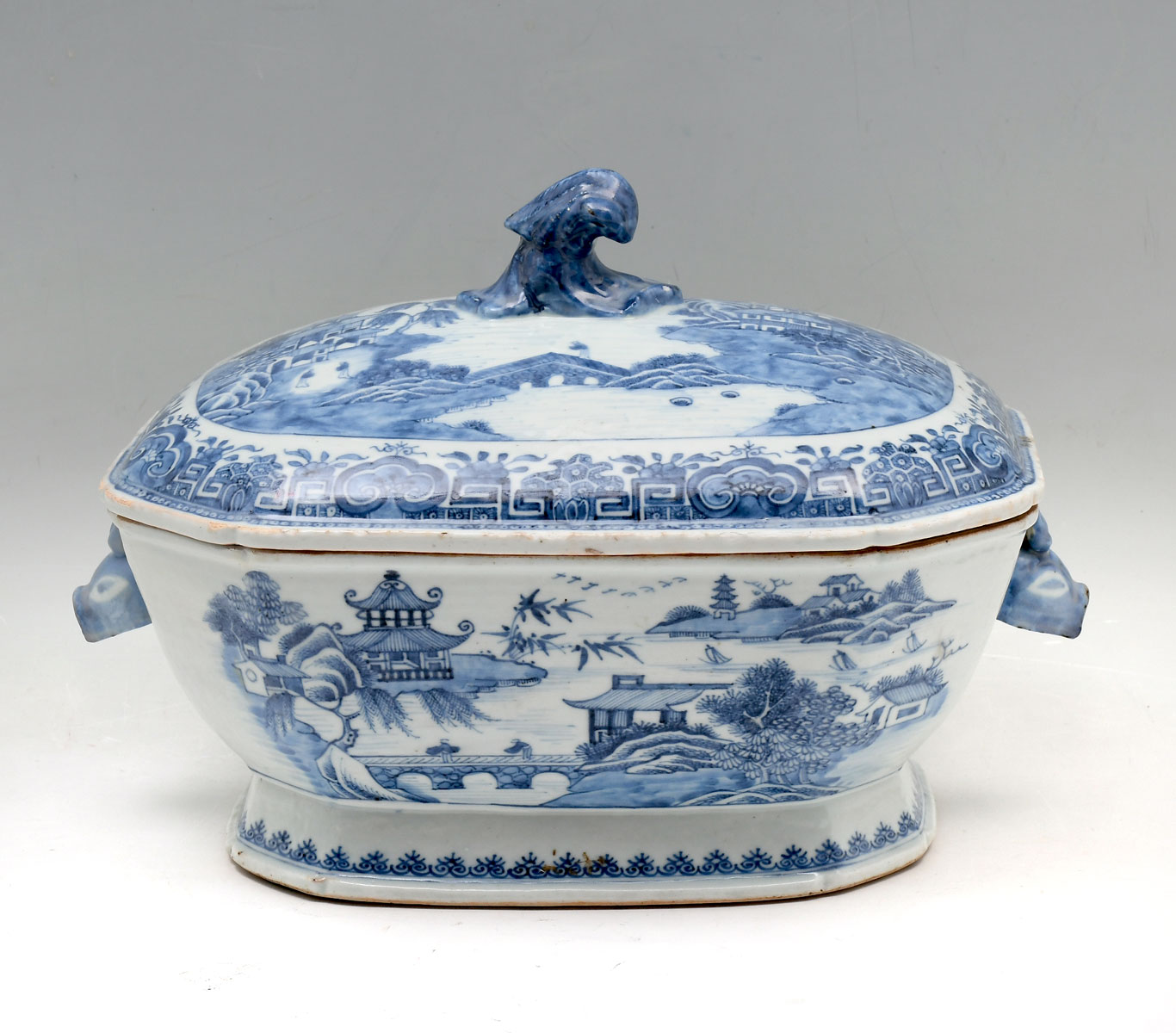 Appraisal: TH C CHINESE EXPORT BLUE WILLOW TURREEN Large Chinese porcelain