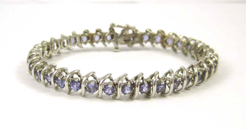 Appraisal: TANZANITE AND FOURTEEN KARAT GOLD BRACELET The white gold bracelet