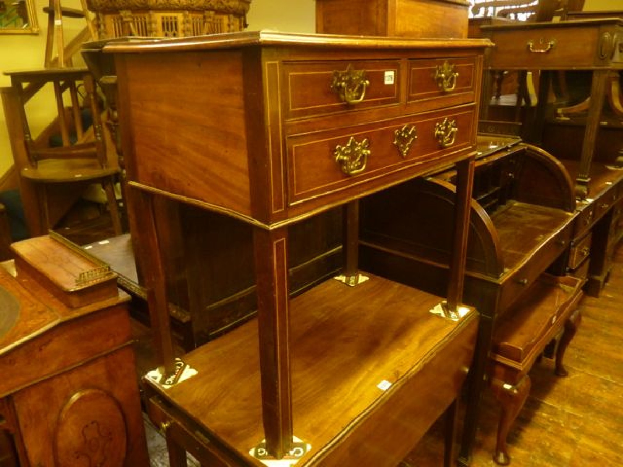 Appraisal: A Georgian mahogany lowboy with box wood string inlaid detail