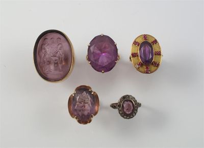 Appraisal: Five assorted stone set gold rings