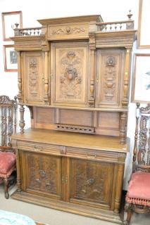 Appraisal: Continental oak sideboard in two parts ht in wd in