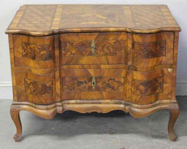 Appraisal: Fine th Century Continental Drawer Commode Extra grade serpentine front