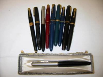 Appraisal: A PARKER CANADA FOUNTAIN PEN the vacumatic refill in navy