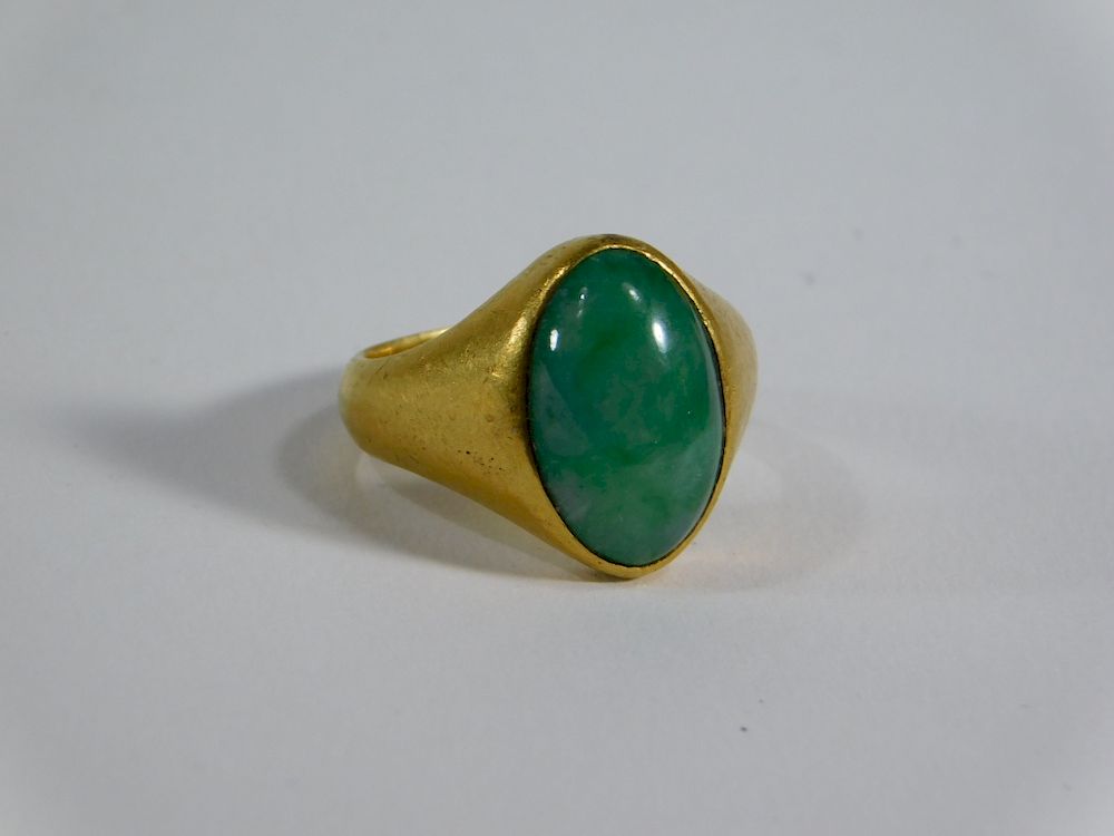 Appraisal: Chinese Solid Gold Engraved Apple Jadeite Ring China Qing Dynasty