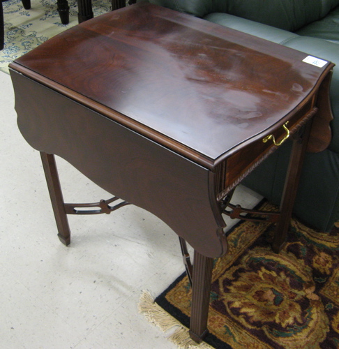 Appraisal: CHIPPENDALE STYLE MAHOGANY LAMP TABLE Sherrill Occasional Furniture Co recent