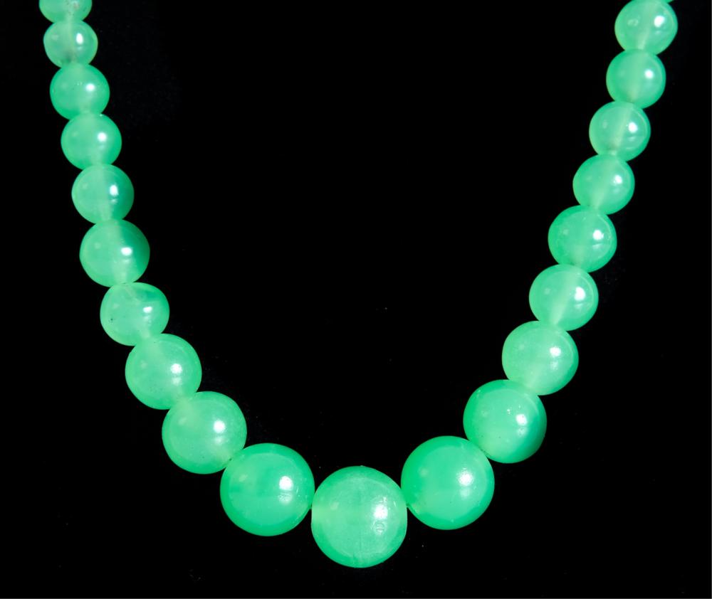 Appraisal: CHINESE STERLING GRADUATED JADE BEAD NECKLACEChinese carved jade graduating bead