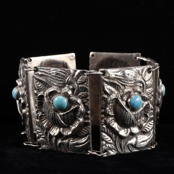 Appraisal: Mexican Silver Turquoise Chunky link bracelet with embossed rose motif