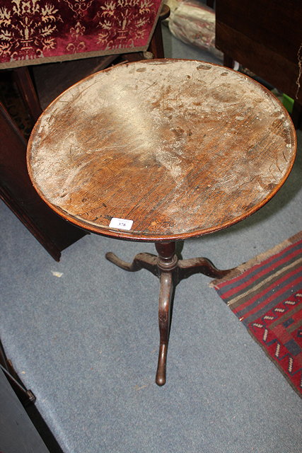 Appraisal: A TH CENTURY OAK DISH TOP TRIPOD TABLE on turned