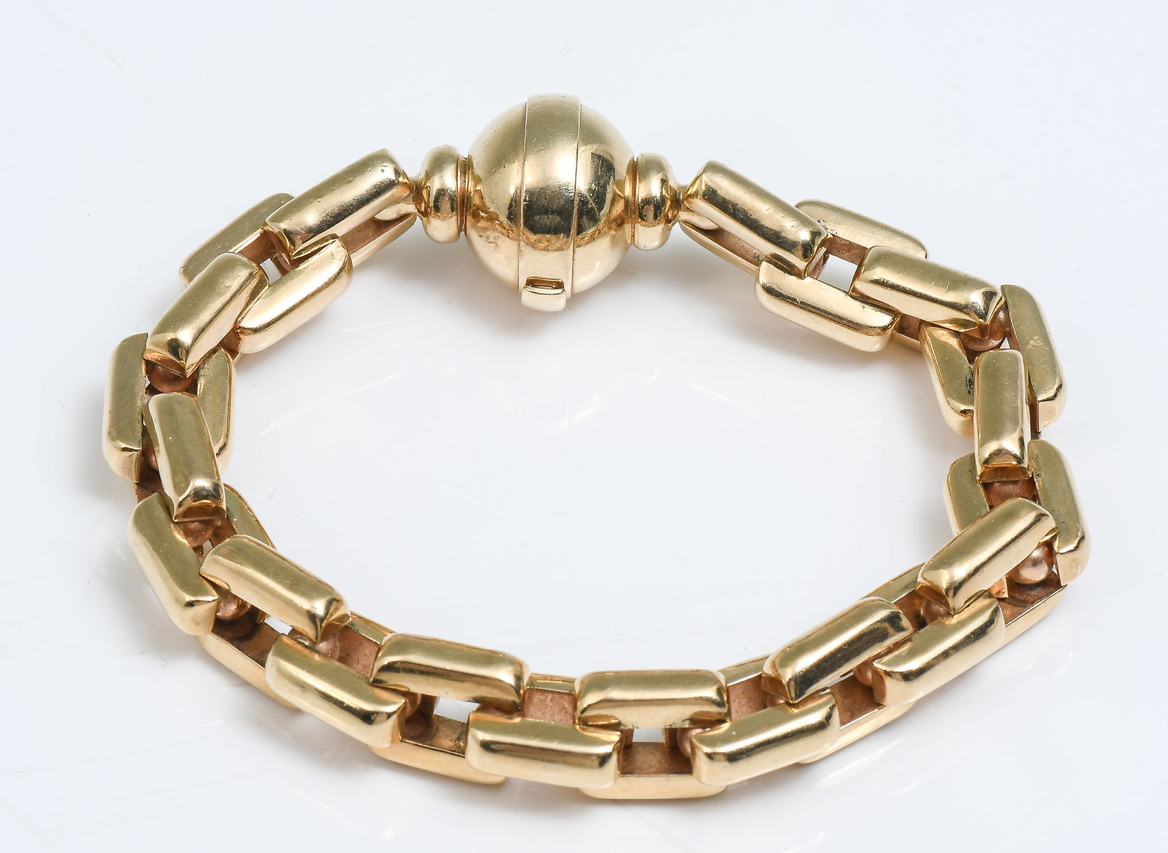 Appraisal: K ALTERNATING LINK BRACELET '' K yellow gold bracelet is