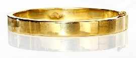 Appraisal: A ct gold oval hinged bangle inner diameter approximately mm