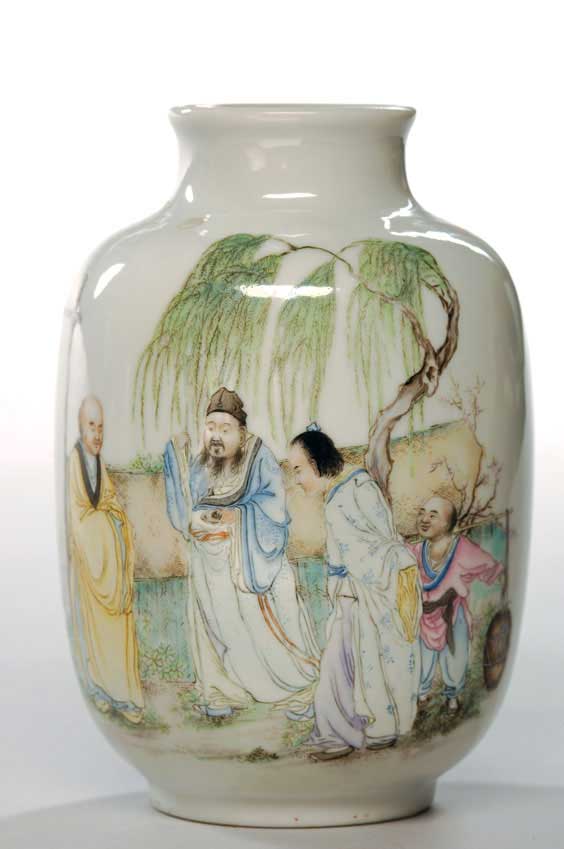 Appraisal: FAMILLE ROSE PORCELAIN VASE Chinese Early Republic Period Famille Rose