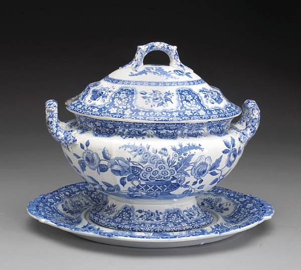 Appraisal: A Spode blue and white earthenware covered soup tureen and