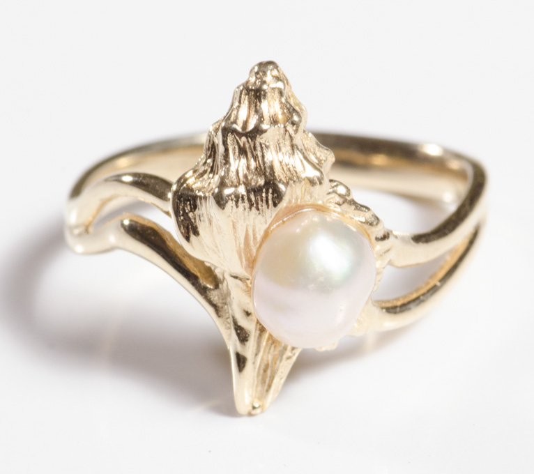 Appraisal: PEARL AND FOURTEEN KARAT GOLD RING set with a single