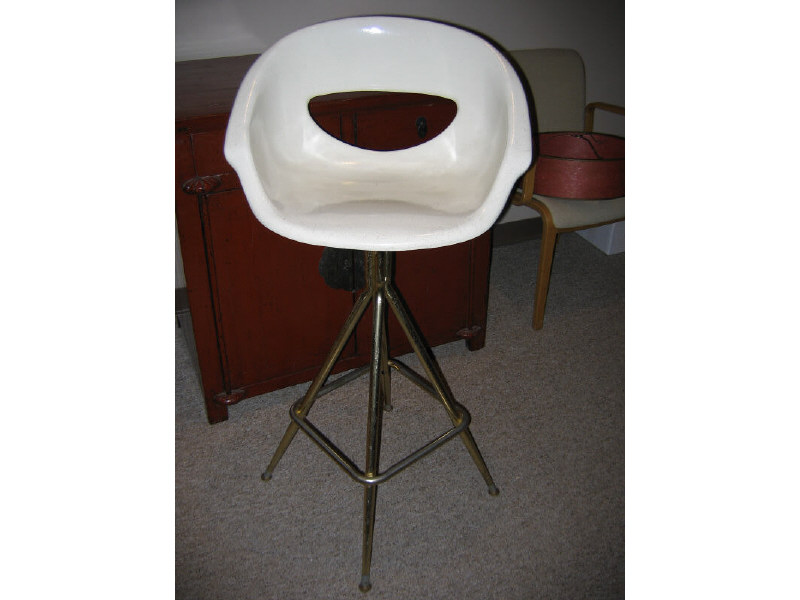 Appraisal: THREE MOLDED FIBERGLASS BARSTOOLS raised on tubular metal supports h