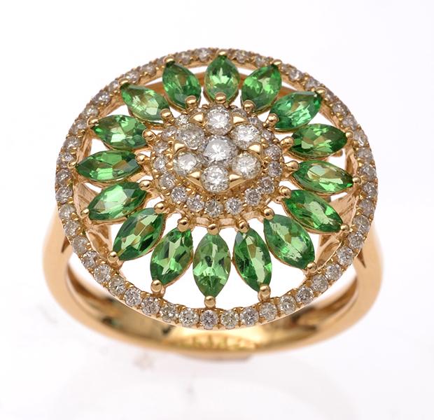 Appraisal: A TSAVORITE GARNET AND DIAMOND CLUSTER RING IN CT GOLD