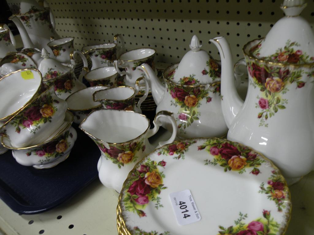 Appraisal: A Royal Albert 'Old Country Rose' pattern part tea and