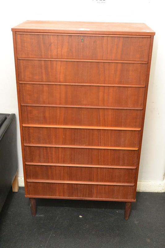 Appraisal: A DANISH TEAK CHEST OF DRAWERS A DANISH TEAK CHEST