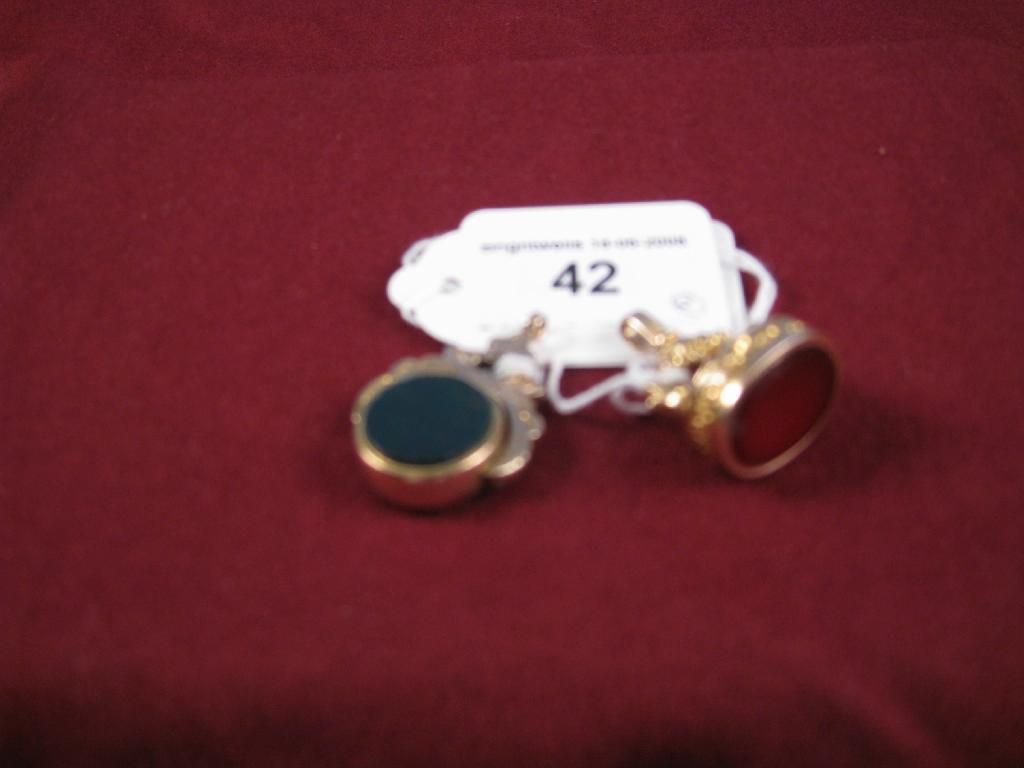 Appraisal: A ct gold cased Swivel Seal with engraved design and