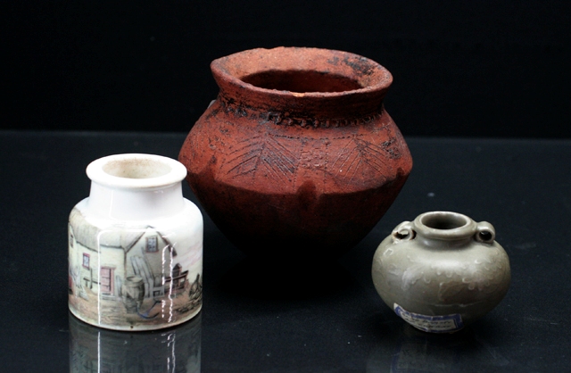 Appraisal: Five various Chinese export ware vases and jarlets including Sung