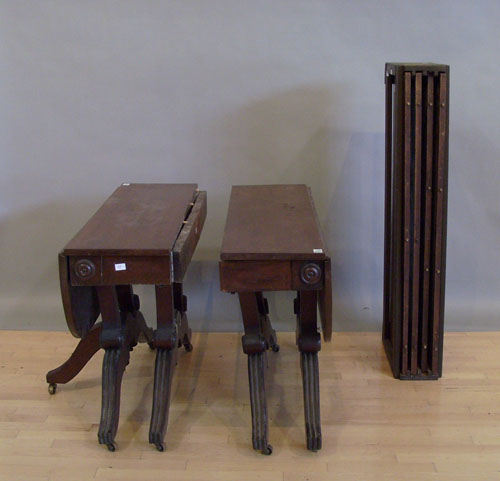 Appraisal: Philadelphia mahogany and walnut accordion action dining table early th