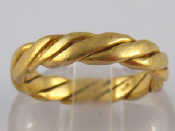 Appraisal: An carat gold twisted rope ring size L gms