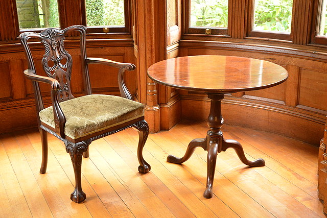 Appraisal: A GEORGIAN MAHOGANY CIRCULAR TRIPOD TABLE with bird cage and