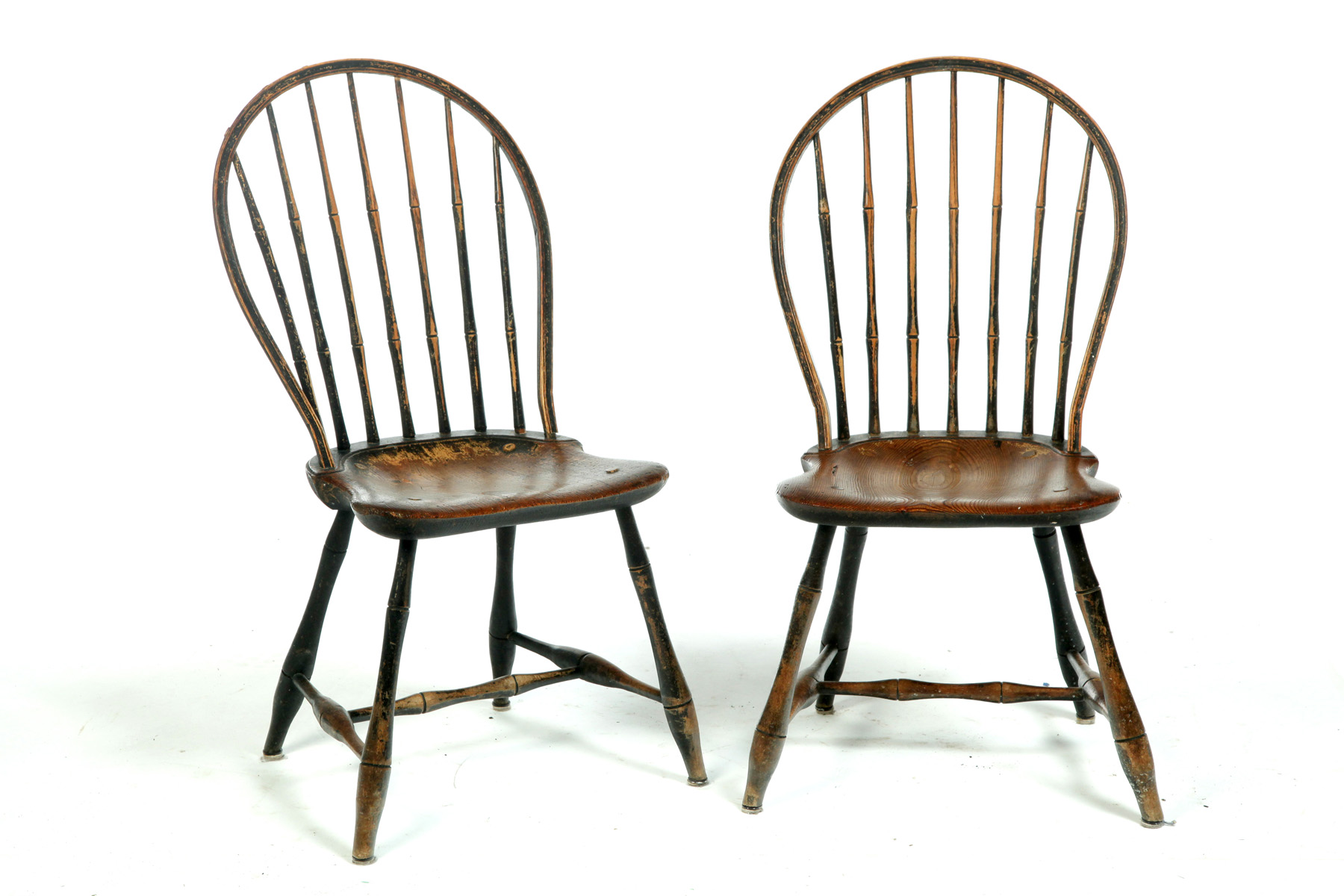 Appraisal: PAIR OF AMERICAN BOWBACK WINDSOR SIDE CHAIRS Ca mixed woods