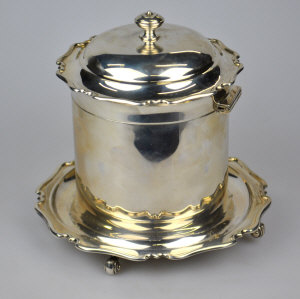 Appraisal: A heavy quality silver biscuit barrel with hinged domed lid