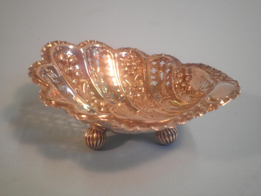 Appraisal: A Victorian silver shell shape dish by Hammond Innes with