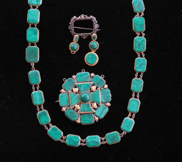 Appraisal: A VICTORIAN MALACHITE DEMI-PARURE comprising a necklace with graduated canted