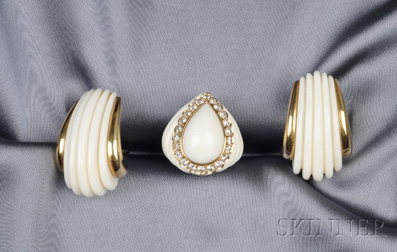 Appraisal: kt Gold White Coral and Diamond Suite the pear-shape ring