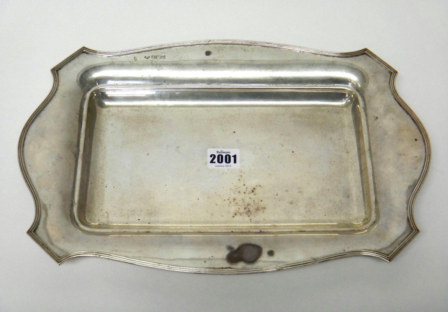 Appraisal: A silver shaped rectangular serving dish decorated with a reeded