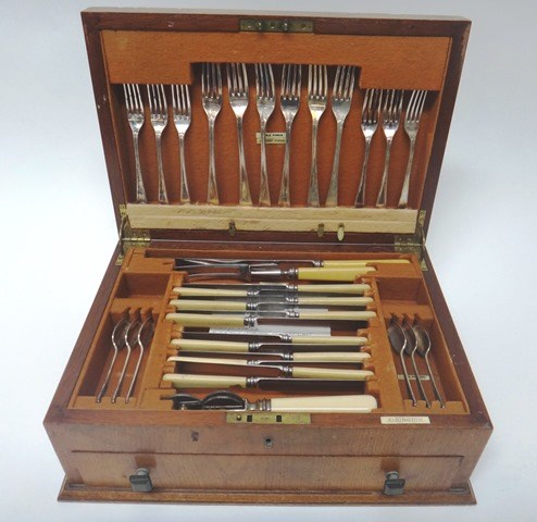 Appraisal: An Elkington plated canteen of table flatware for six place