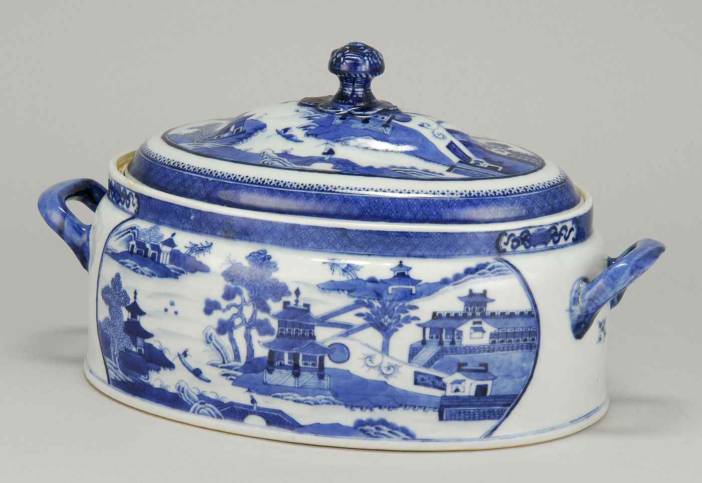 Appraisal: CHINESE EXPORT NANKING PORCELAIN COVERED CASSEROLE DISH th CenturyIn blue