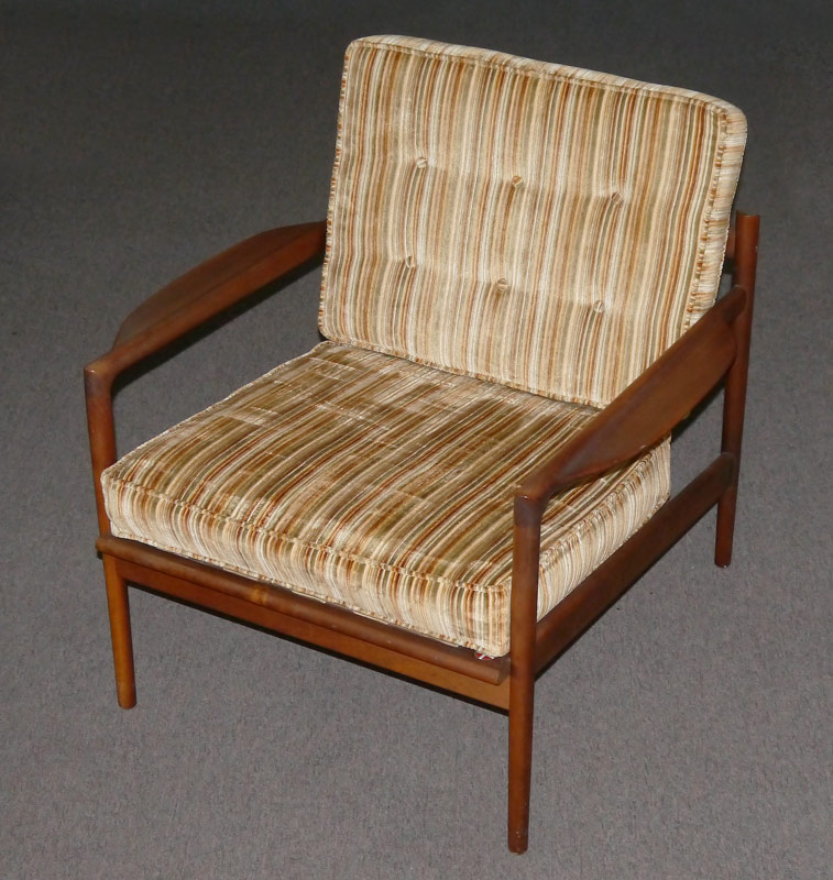 Appraisal: SELIG TEAK DANISH MODERN LOUNGE CHAIR Wide panel arms slat